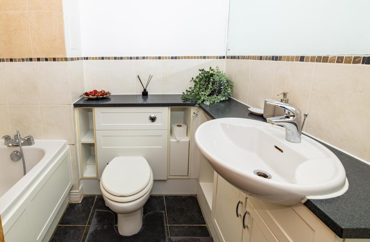 Two Bed Apartment Near Canary Wharf Londres Exterior foto